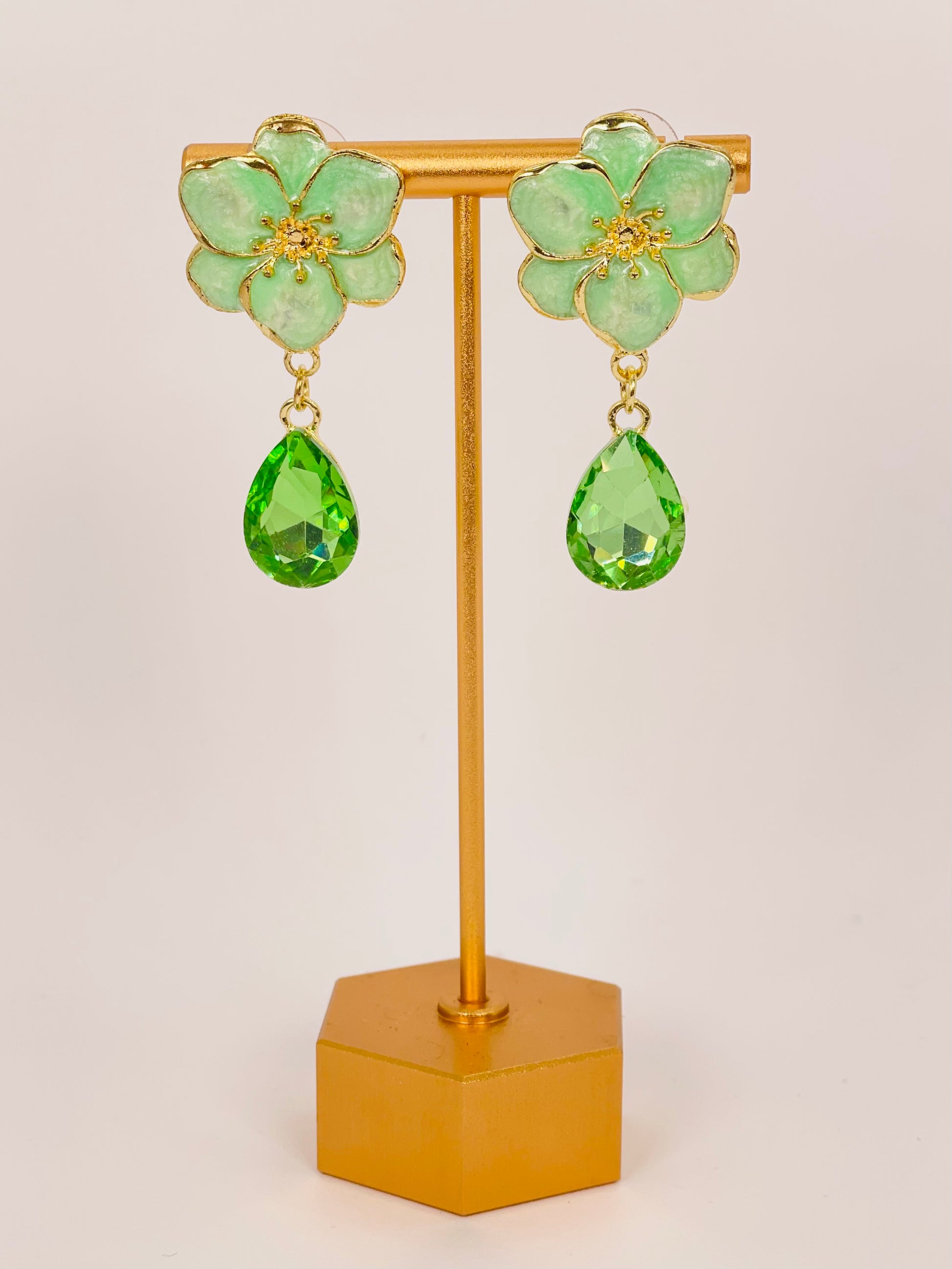 Aira Mint - Floral Mint Green Pear Stone Earring