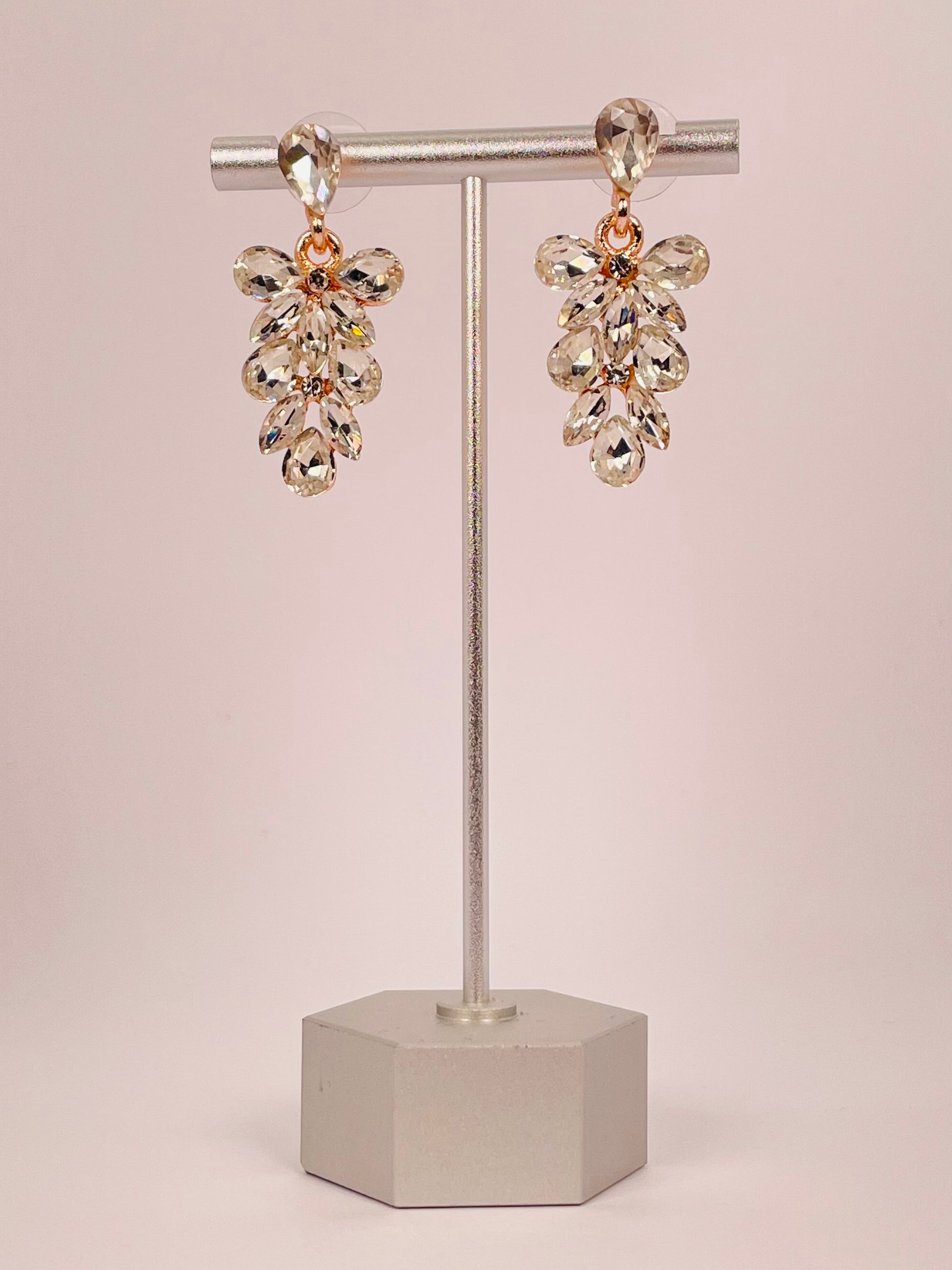 Aira Pearl - White Pear Stone Earring