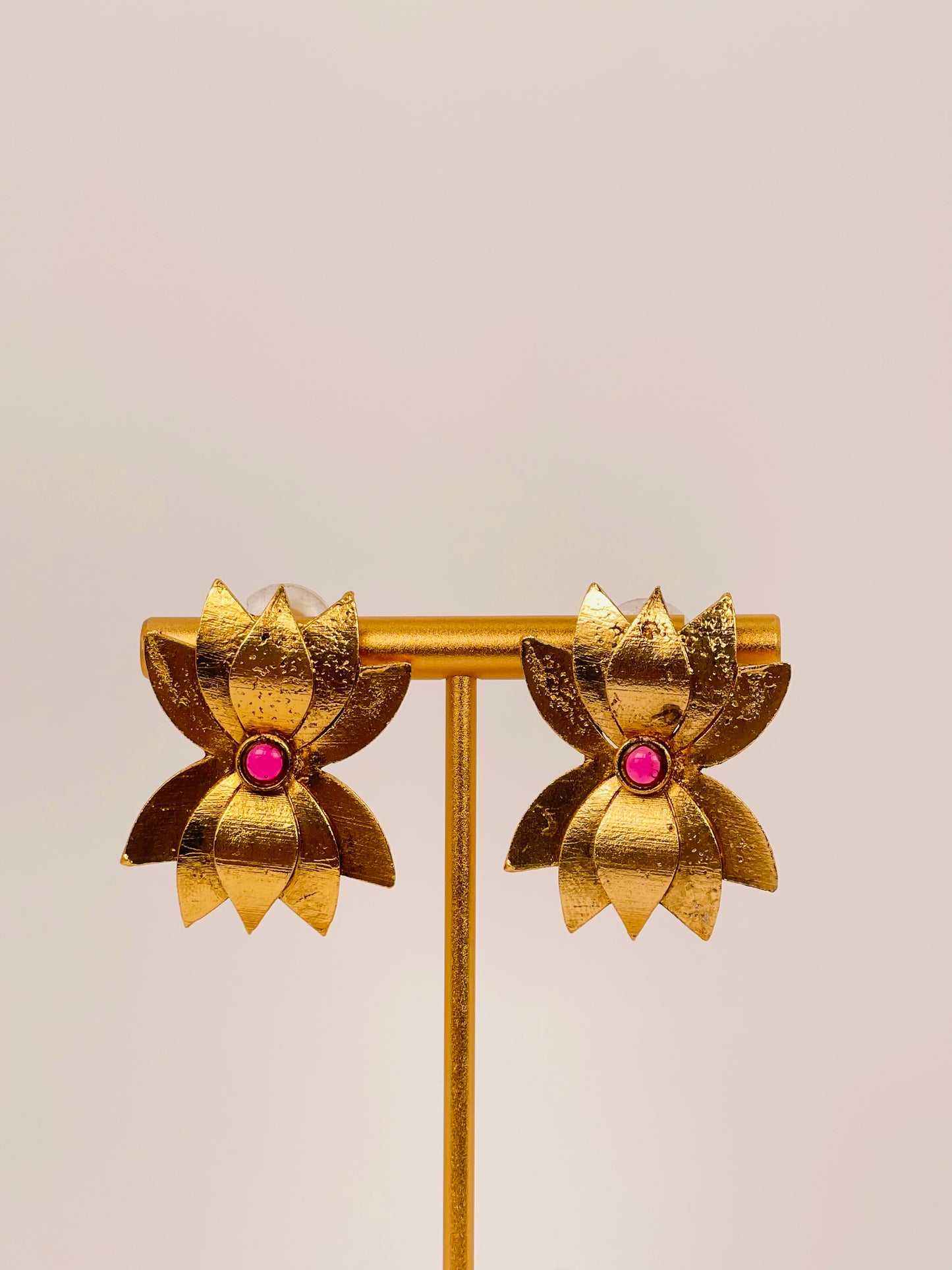 Aarohi – Gold Lotus Ruby Choker Set