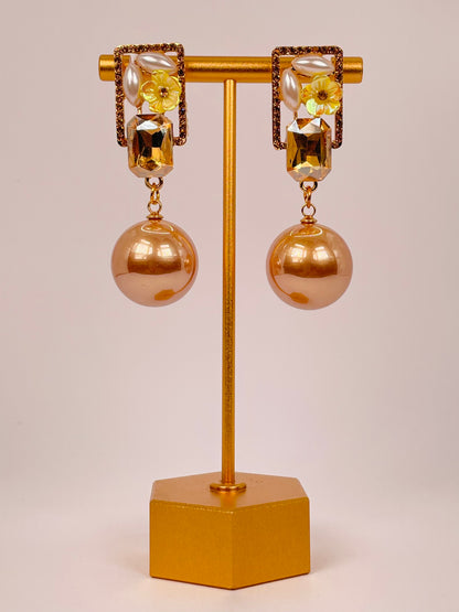 Inaaya Stone - Floral Stone Brown Pearl Earring