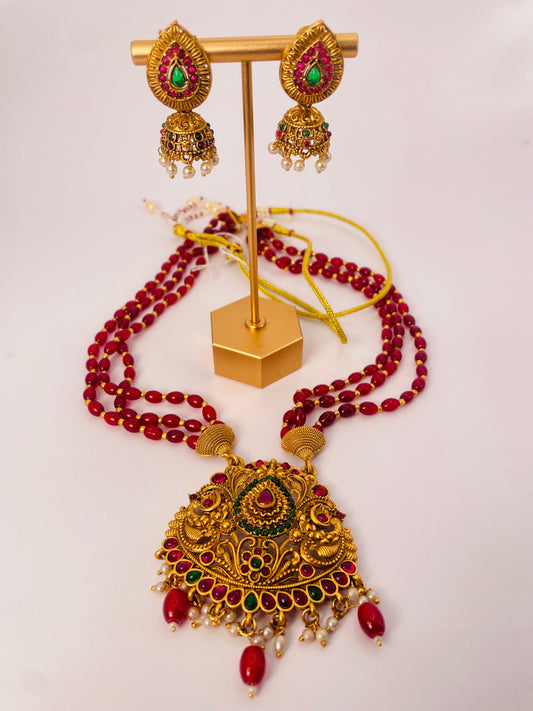 nisa-ruby-ruby-beaded-gold-locket-long-necklace-set