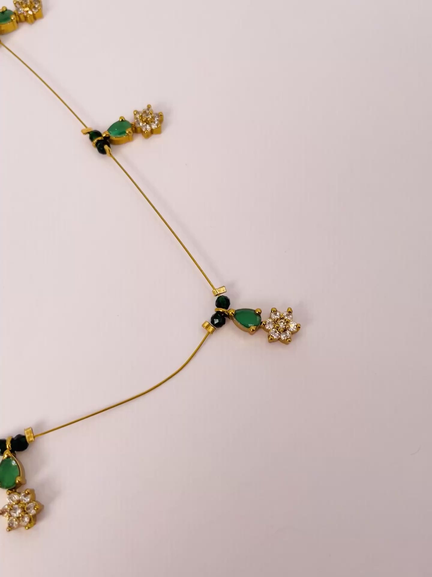 nyra-teal-gold-emerald-stone-flower-invisible-chain-necklace