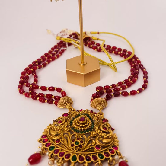 nisa-ruby-ruby-beaded-gold-locket-long-necklace-set
