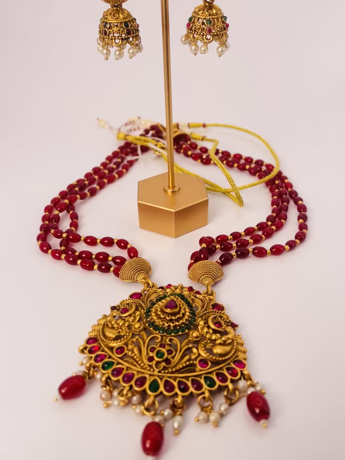 nisa-ruby-ruby-beaded-gold-locket-long-necklace-set