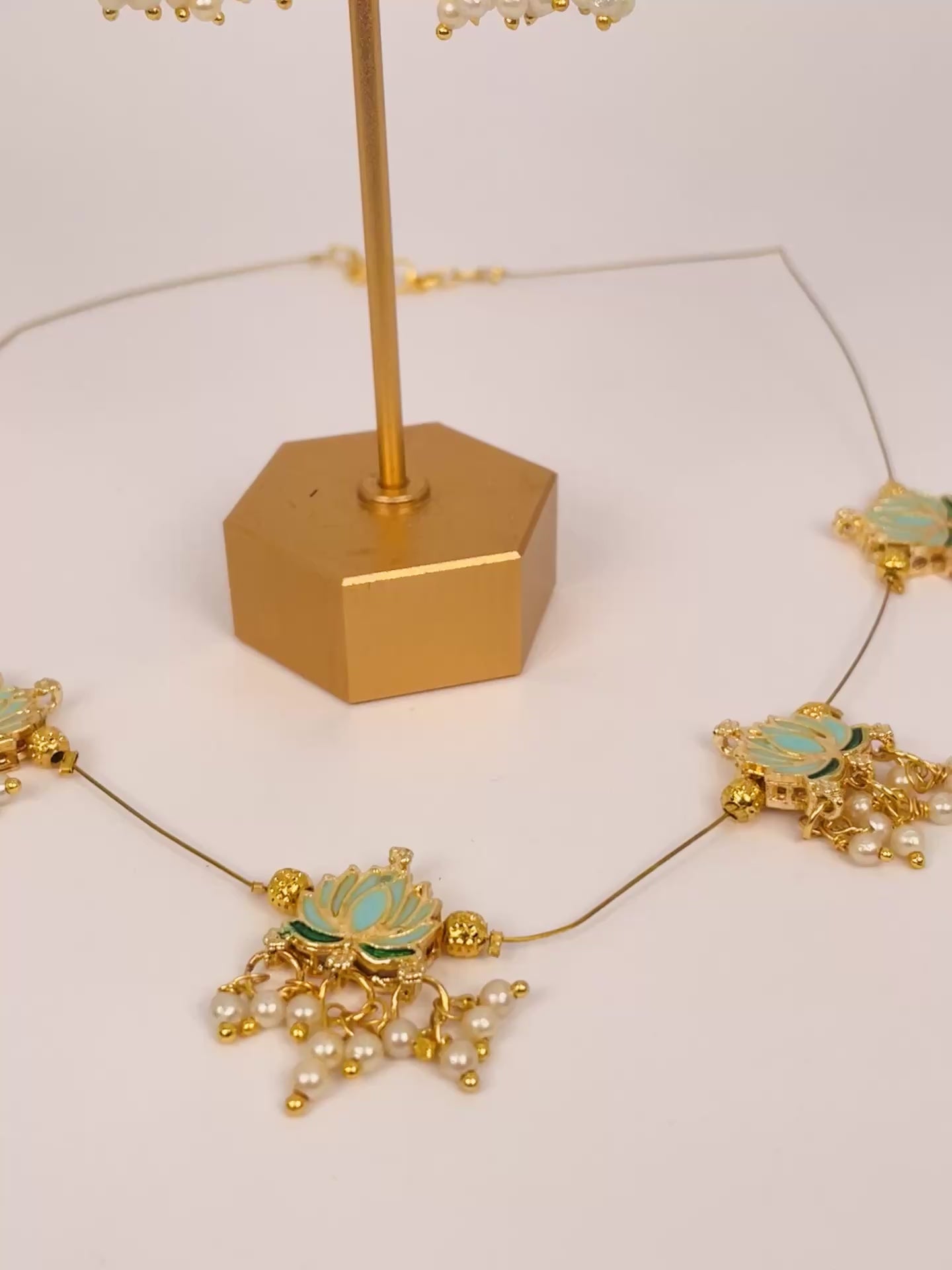 nyra-lotus-teal-lotus-invisible-chain-necklace-set